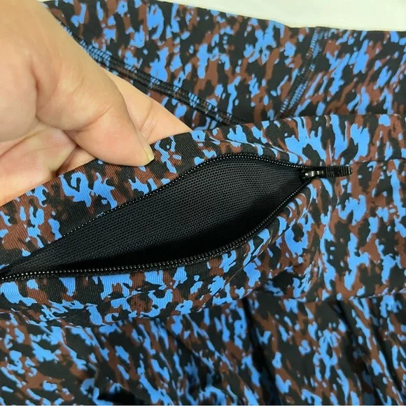 Lululemon Blue, brown and Black Patterned Leggings - Picture 8 of 10
